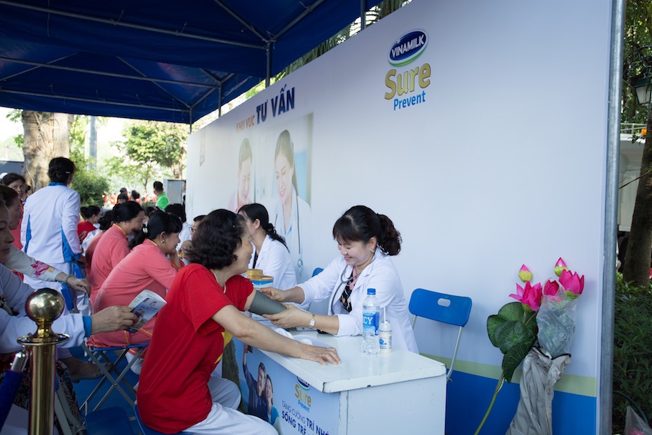 Vinamilk[-]Sure[-]đồng[-]hành[-]cùng[-]người[-]cao[-]tuổi[-]Hà[-]Nội[-]